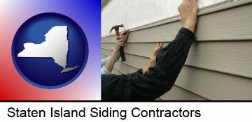 installing vinyl siding on a house in Staten Island, NY